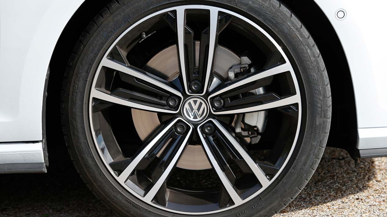 Comparativa: Peugeot 308 2.0 BlueHDi EAT8 vs VW Golf 2.0 TDI GTD DSG