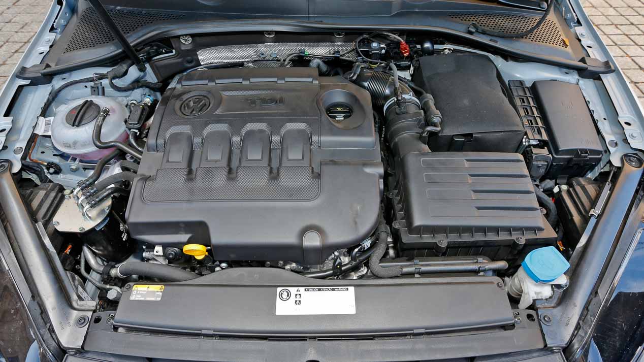 Comparativa: Peugeot 308 2.0 BlueHDi EAT8 vs VW Golf 2.0 TDI GTD DSG