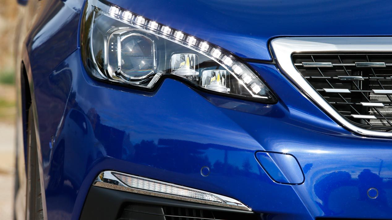 Comparativa: Peugeot 308 2.0 BlueHDi EAT8 vs VW Golf 2.0 TDI GTD DSG