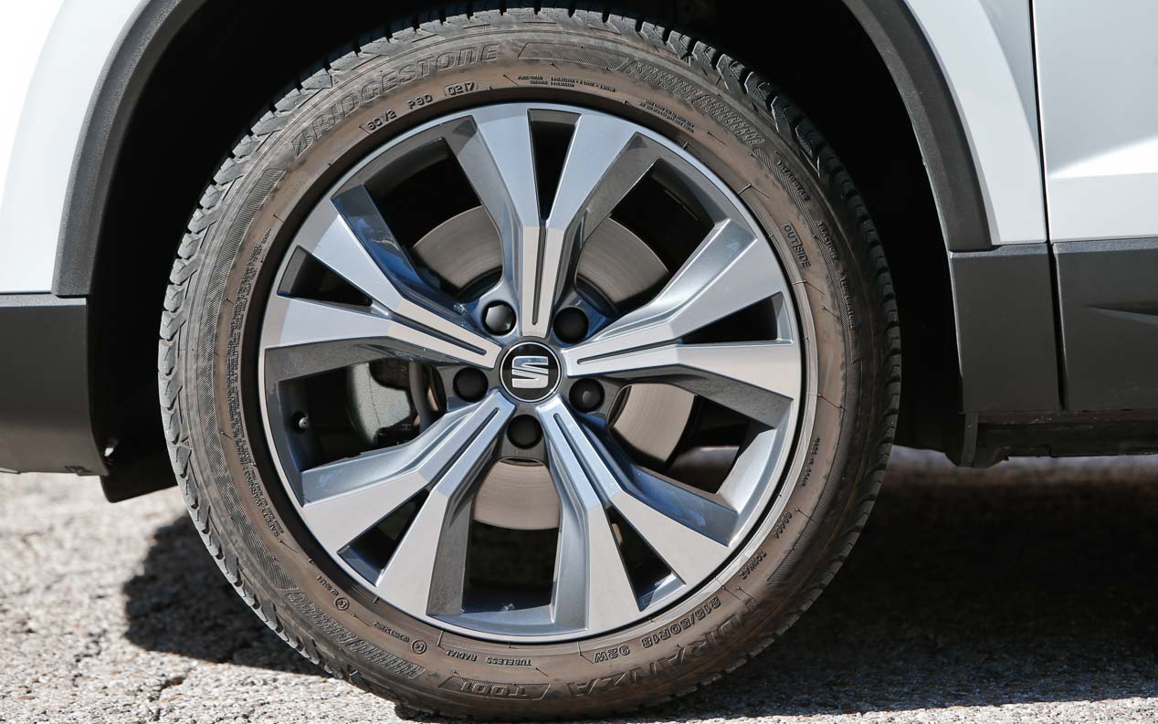 Las ruedas y las llantas de los nuevos coches y SUV
