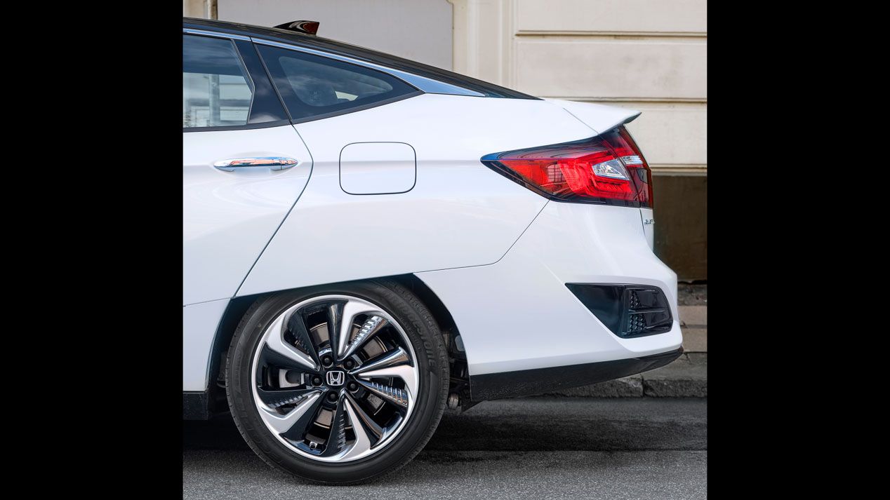 Las ruedas y las llantas de los nuevos coches y SUV