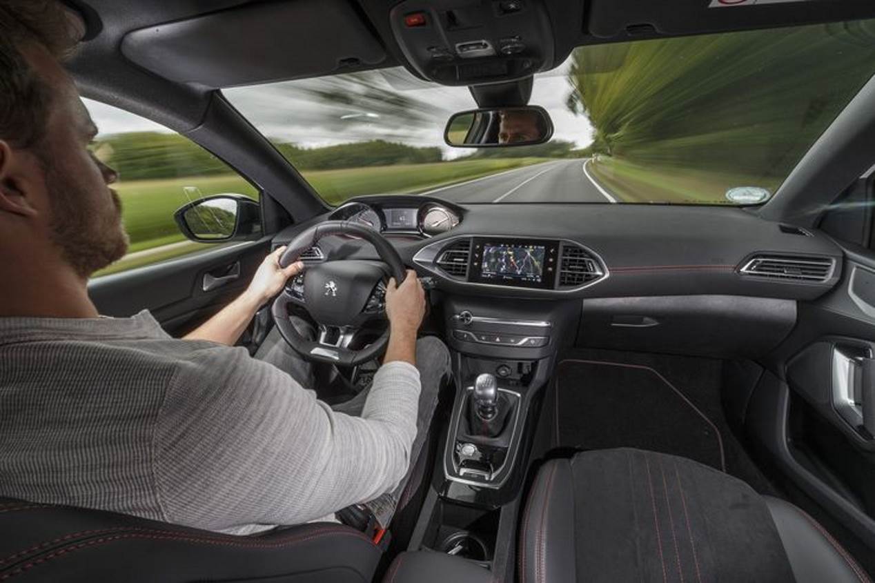 Comparativa: Peugeot 308 PureTech, VW Golf TSI, Hyundai i30 T-GDI y Opel Astra Turbo