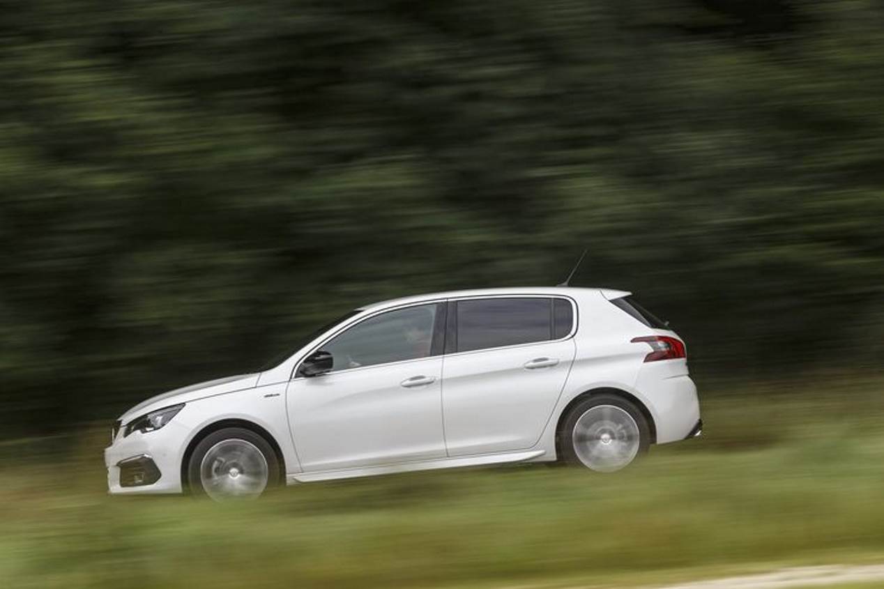 Comparativa: Peugeot 308 PureTech, VW Golf TSI, Hyundai i30 T-GDI y Opel Astra Turbo