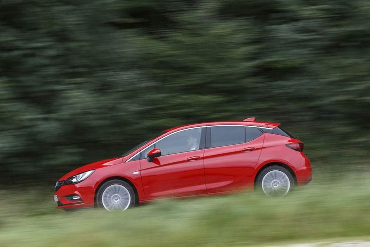 Comparativa: Peugeot 308 PureTech, VW Golf TSI, Hyundai i30 T-GDI y Opel Astra Turbo