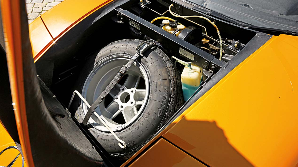 Comparativa de clásicos: BMW M1, Mercedes C111 y Porsche 911 Carrera RS