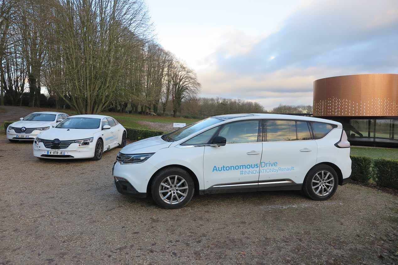 Probamos el Renault Symbioz de conducción autónoma: con cascos y sin manos