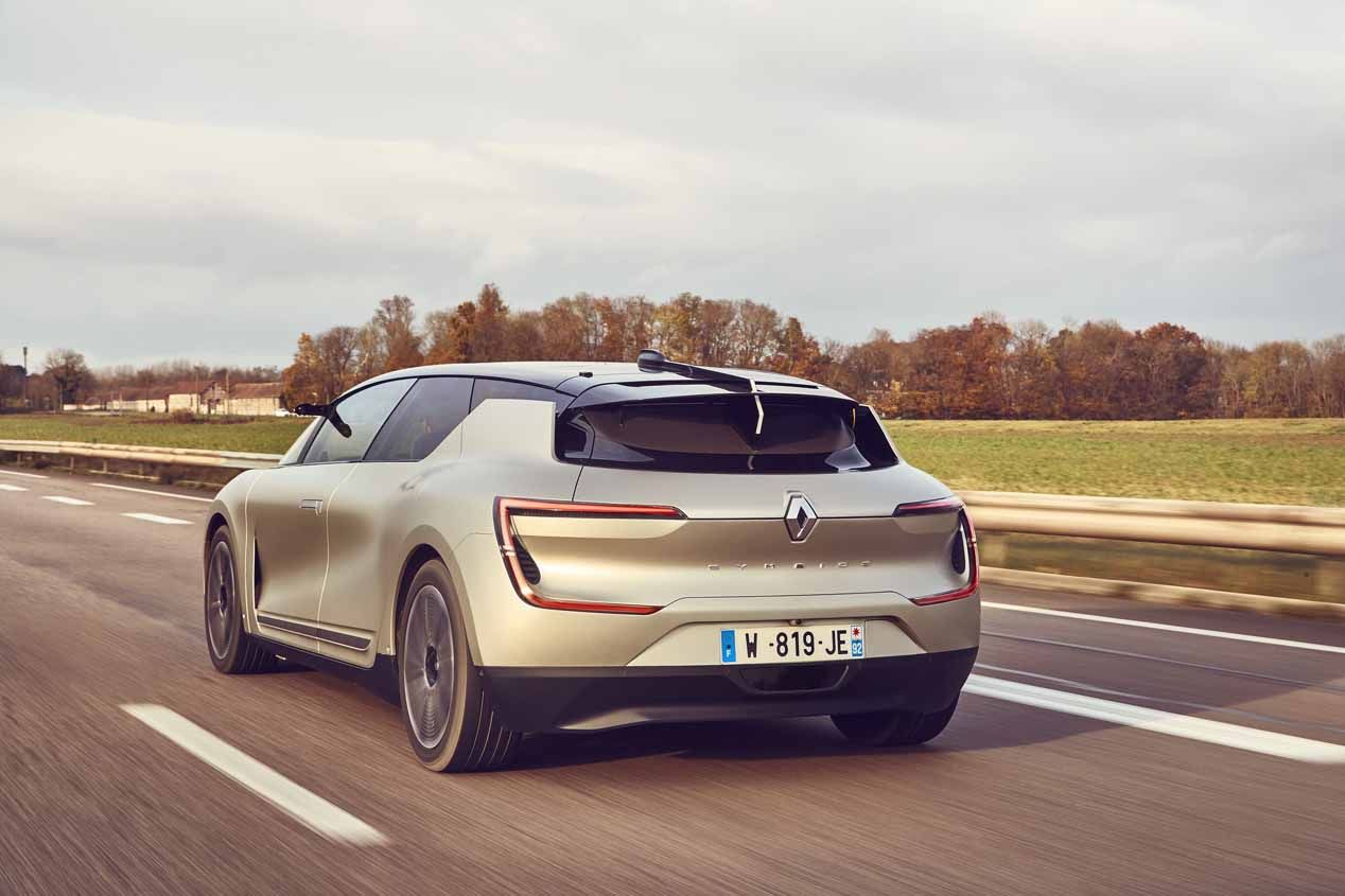 Probamos el Renault Symbioz de conducción autónoma: con cascos y sin manos