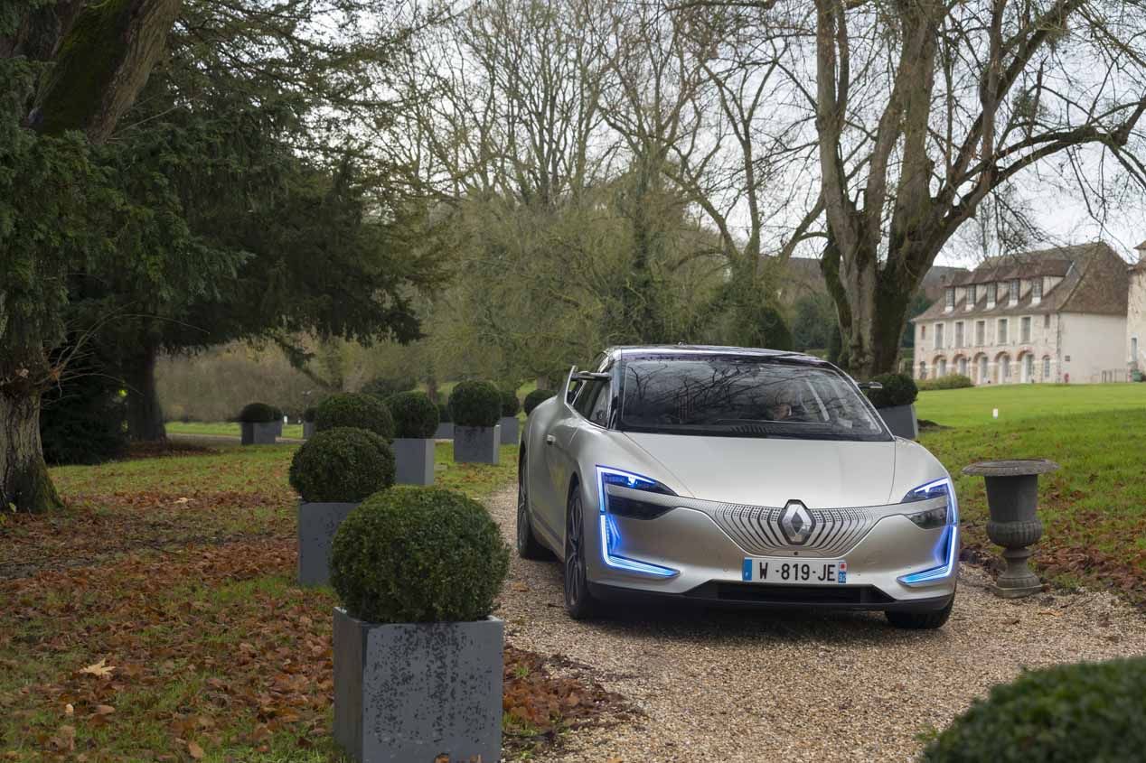 Probamos el Renault Symbioz de conducción autónoma: con cascos y sin manos
