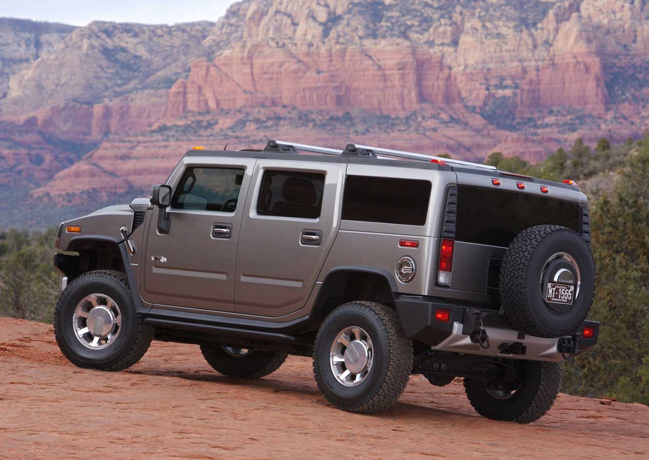 Tesla Model X VS Hummer H2, ¿quién arrastra a quién?