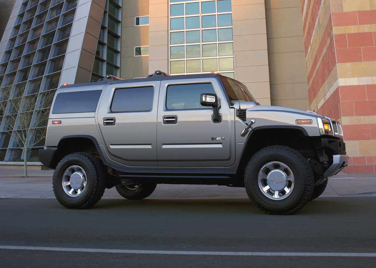 Tesla Model X VS Hummer H2, ¿quién arrastra a quién?