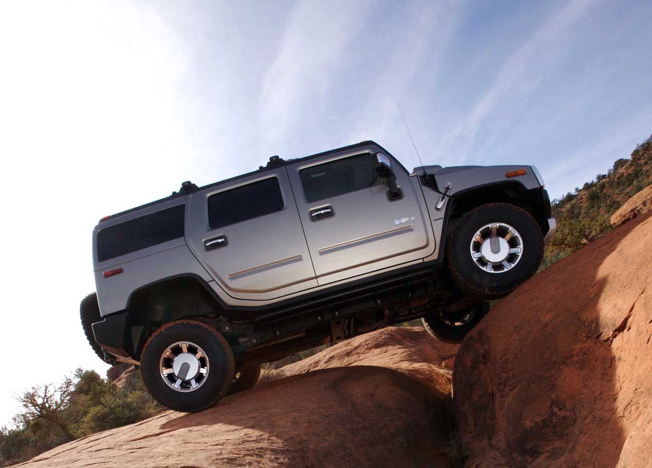 Tesla Model X VS Hummer H2, ¿quién arrastra a quién?