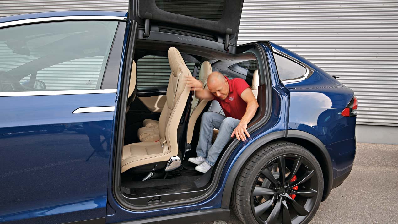 Tesla Model X VS Hummer H2, ¿quién arrastra a quién?