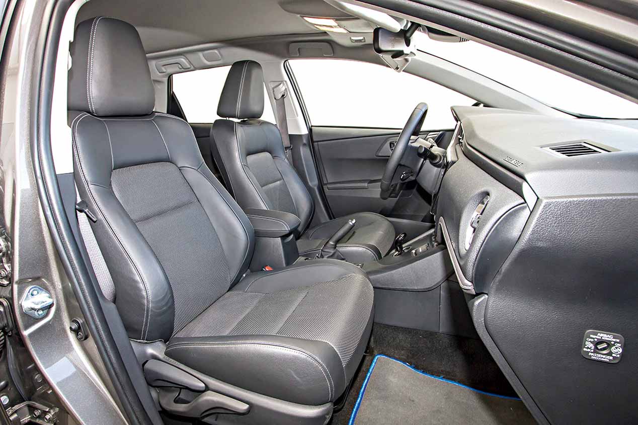 Comparamos el Seat León TGI bi-fuel de gas y el Toyota Auris híbrido
