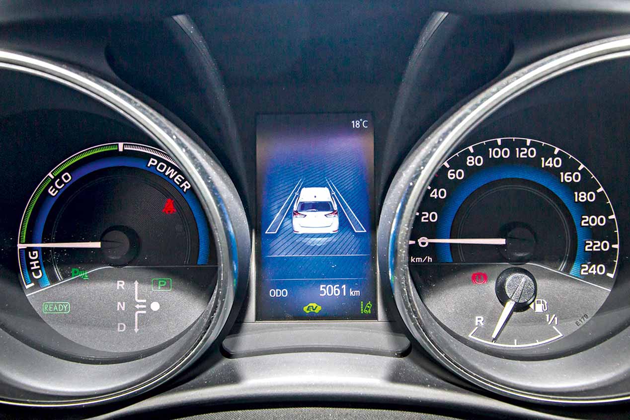 Comparamos el Seat León TGI bi-fuel de gas y el Toyota Auris híbrido