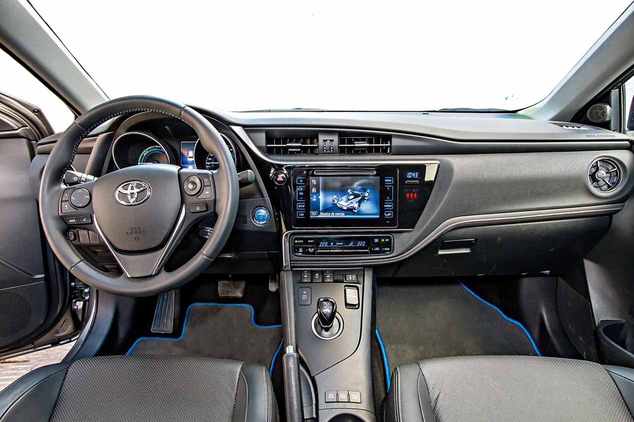 Comparamos el Seat León TGI bi-fuel de gas y el Toyota Auris híbrido