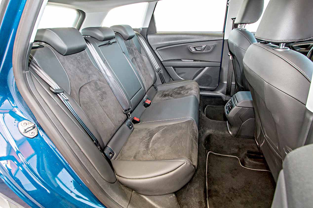 Comparamos el Seat León TGI bi-fuel de gas y el Toyota Auris híbrido