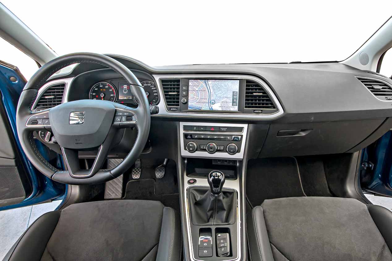 Comparamos el Seat León TGI bi-fuel de gas y el Toyota Auris híbrido