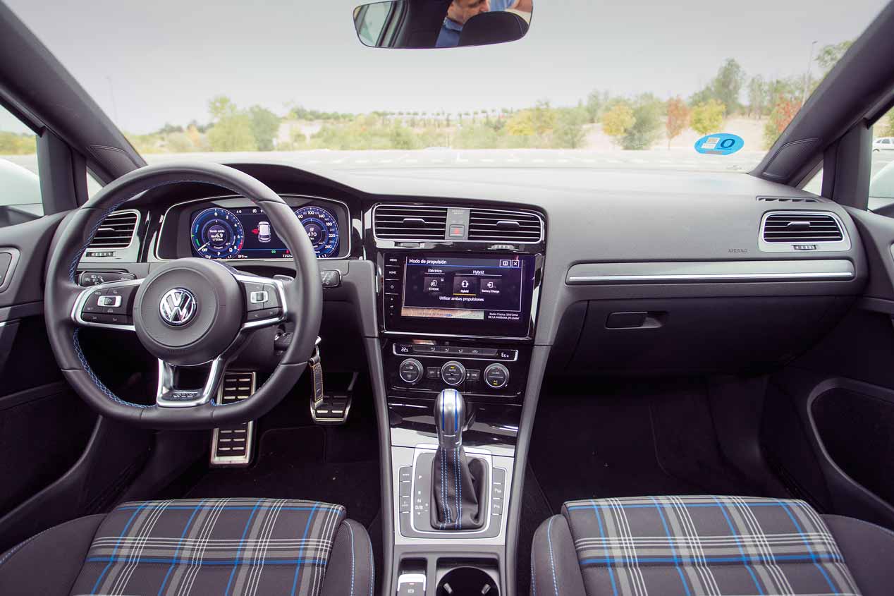 A prueba los Audi A3 e-tron, Mini Countryman S E y VW Golf GTE