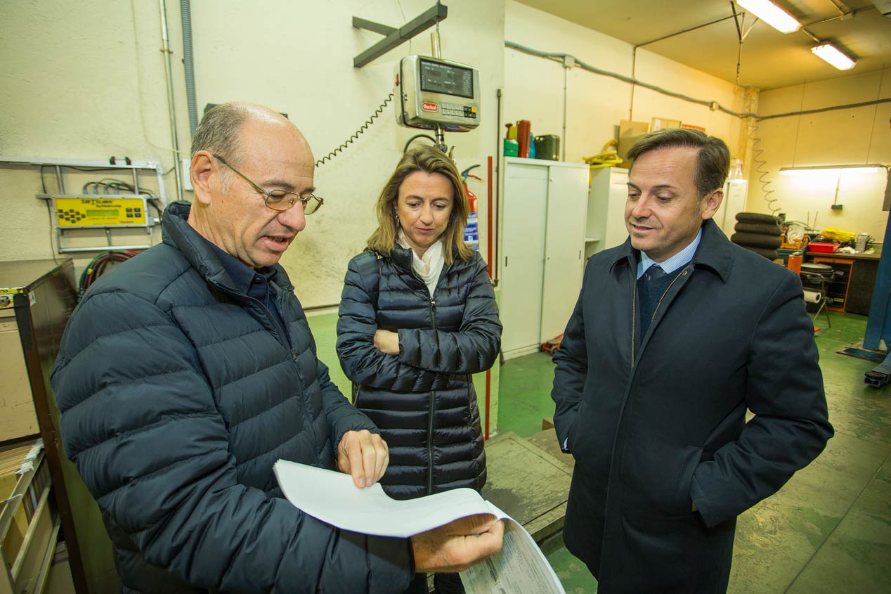 El presidente de la RFEDA, Manuel Aviñó, visita la redacción de AUTOPISTA