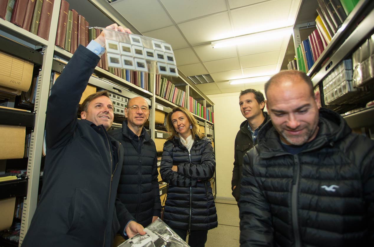 El presidente de la RFEDA, Manuel Aviñó, visita la redacción de AUTOPISTA