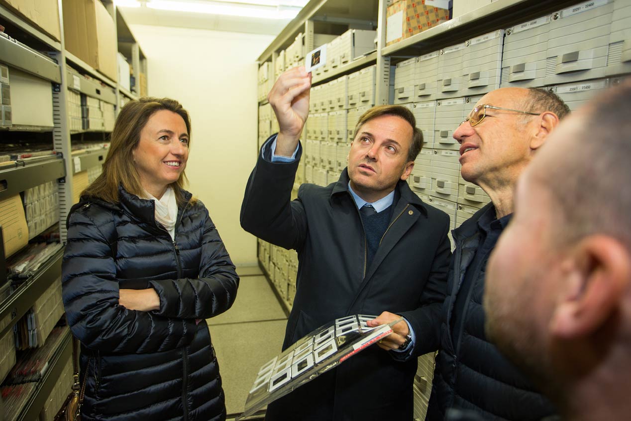 El presidente de la RFEDA, Manuel Aviñó, visita la redacción de AUTOPISTA