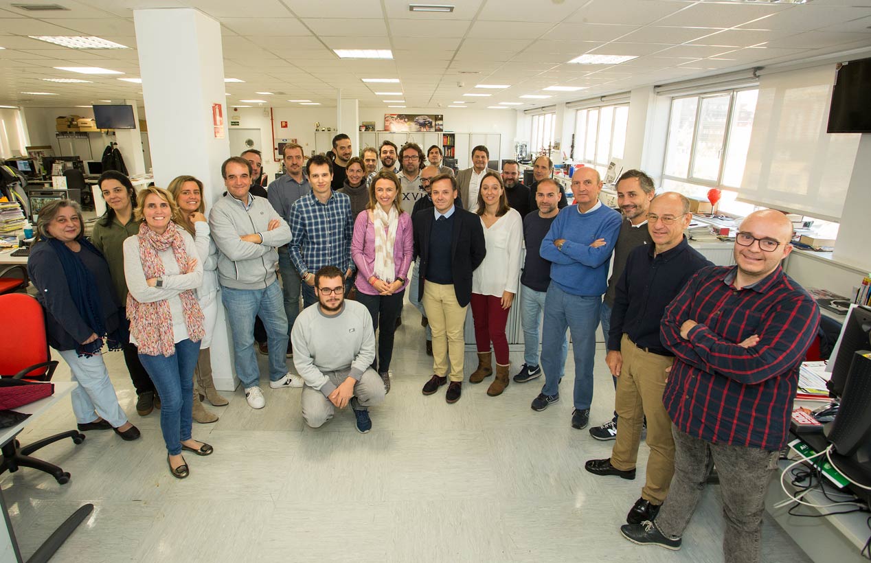 El presidente de la RFEDA, Manuel Aviñó, visita la redacción de AUTOPISTA