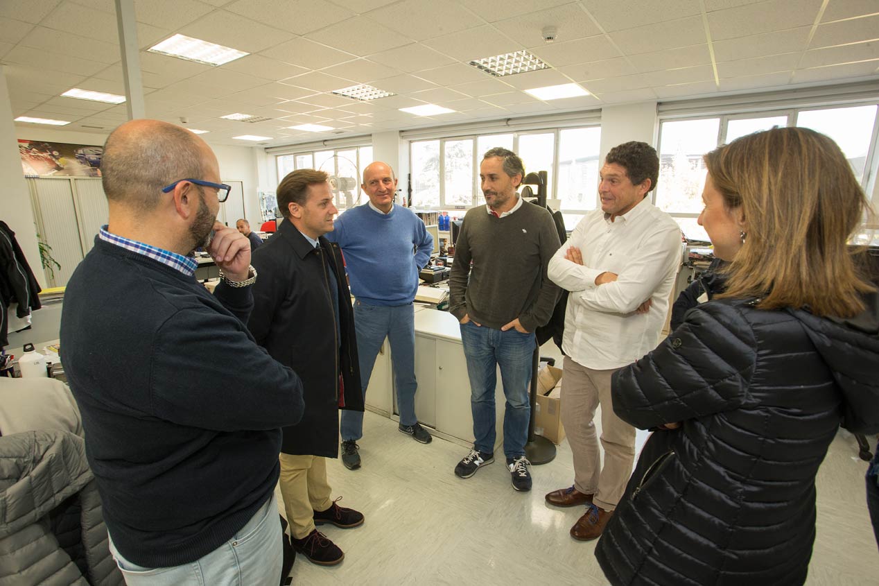 El presidente de la RFEDA, Manuel Aviñó, visita la redacción de AUTOPISTA