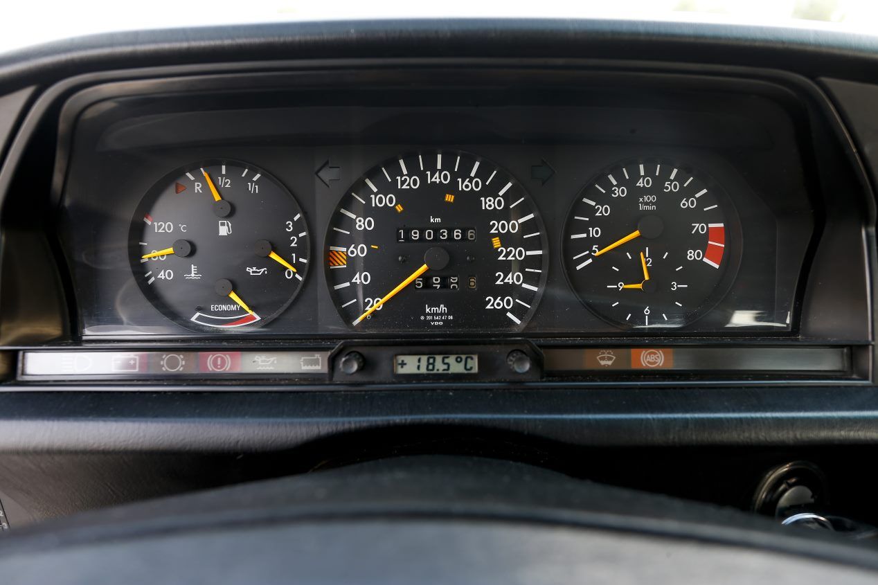 Mercedes-Benz 190 E 2.3 16V : historia de una berlina deportiva mítica