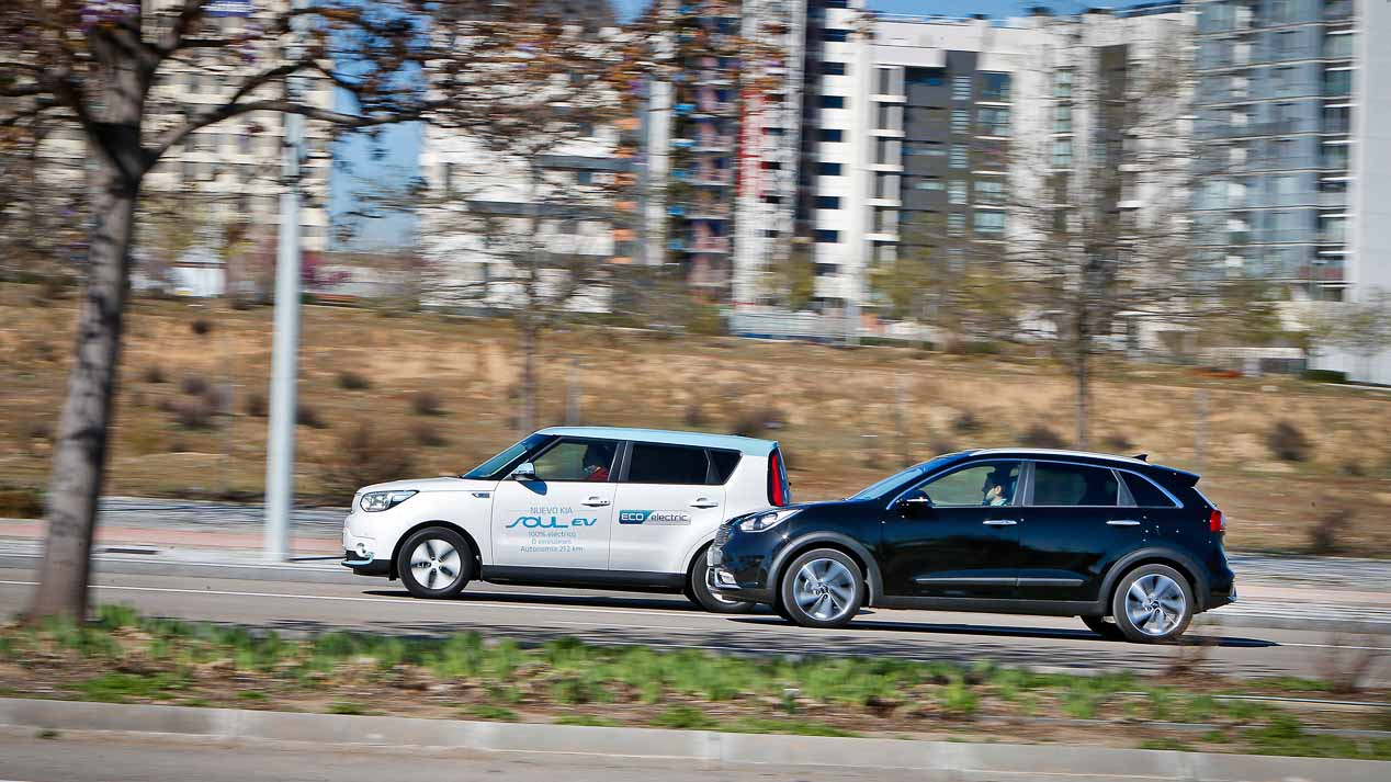 Kia Niro vs Kia Soul EV: ¿qué es mejor, un SUV híbrido o eléctrico?