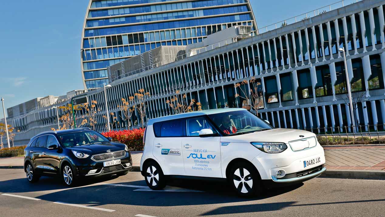 Kia Niro vs Kia Soul EV: ¿qué es mejor, un SUV híbrido o eléctrico?