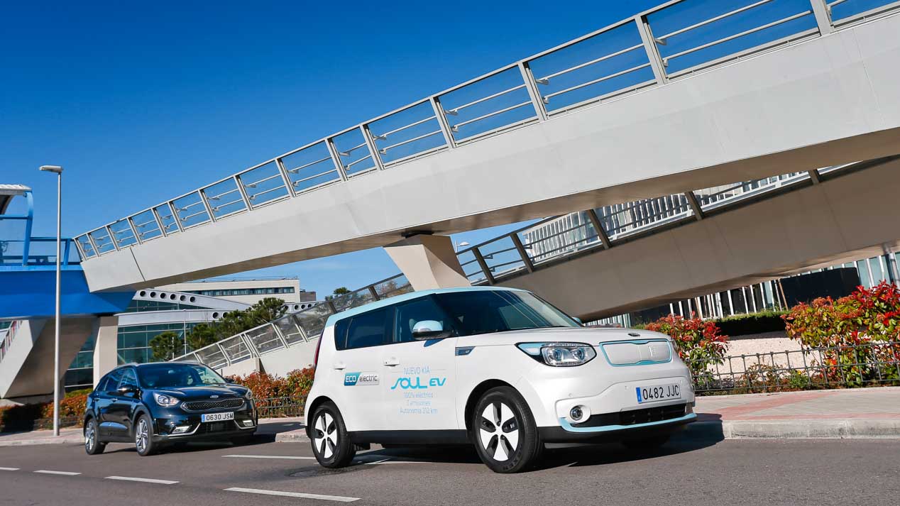 Kia Niro vs Kia Soul EV: ¿qué es mejor, un SUV híbrido o eléctrico?