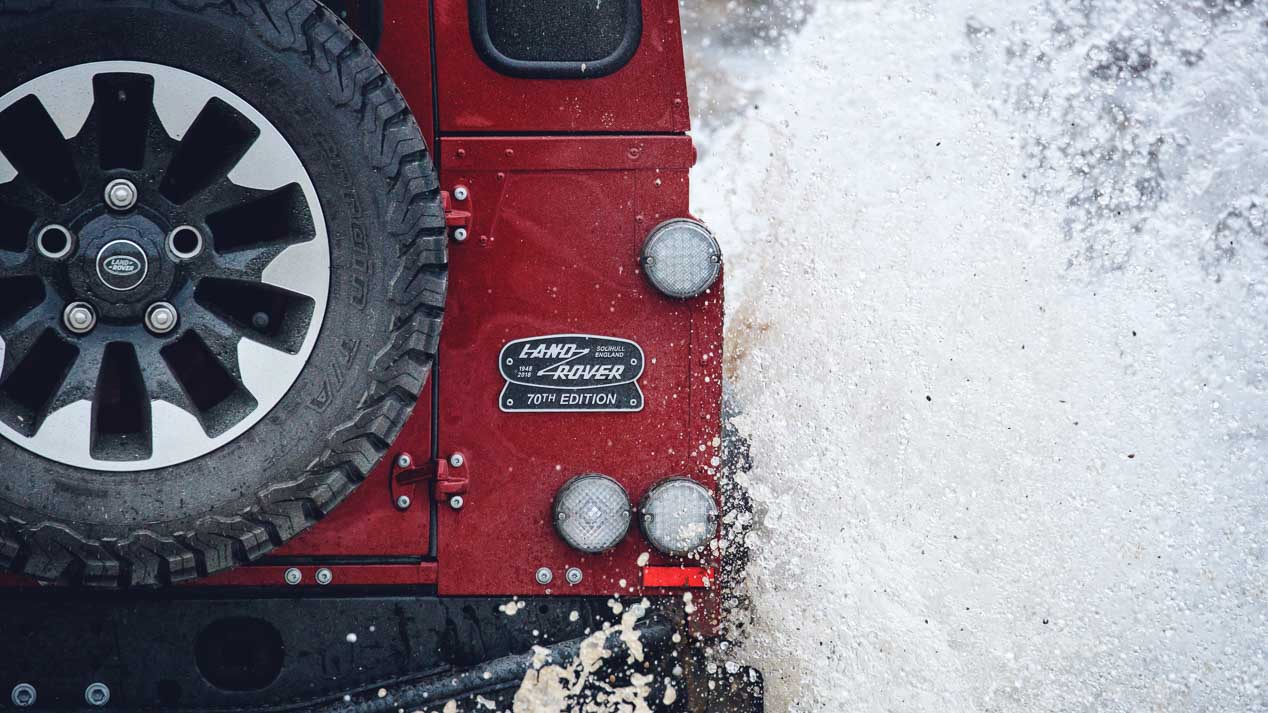 Land Rover Defender V8 70 aniversario, volver a nacer