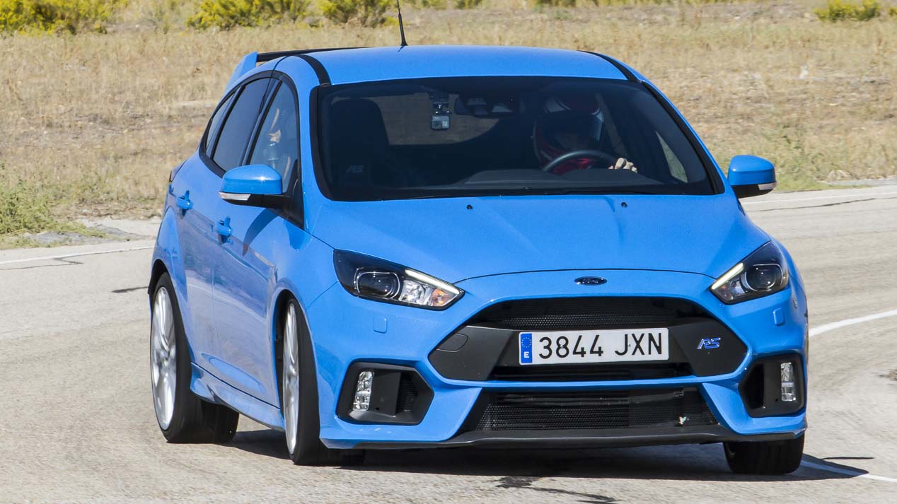 Ford Focus RS vs Honda Civic Type R: El compacto más rápido