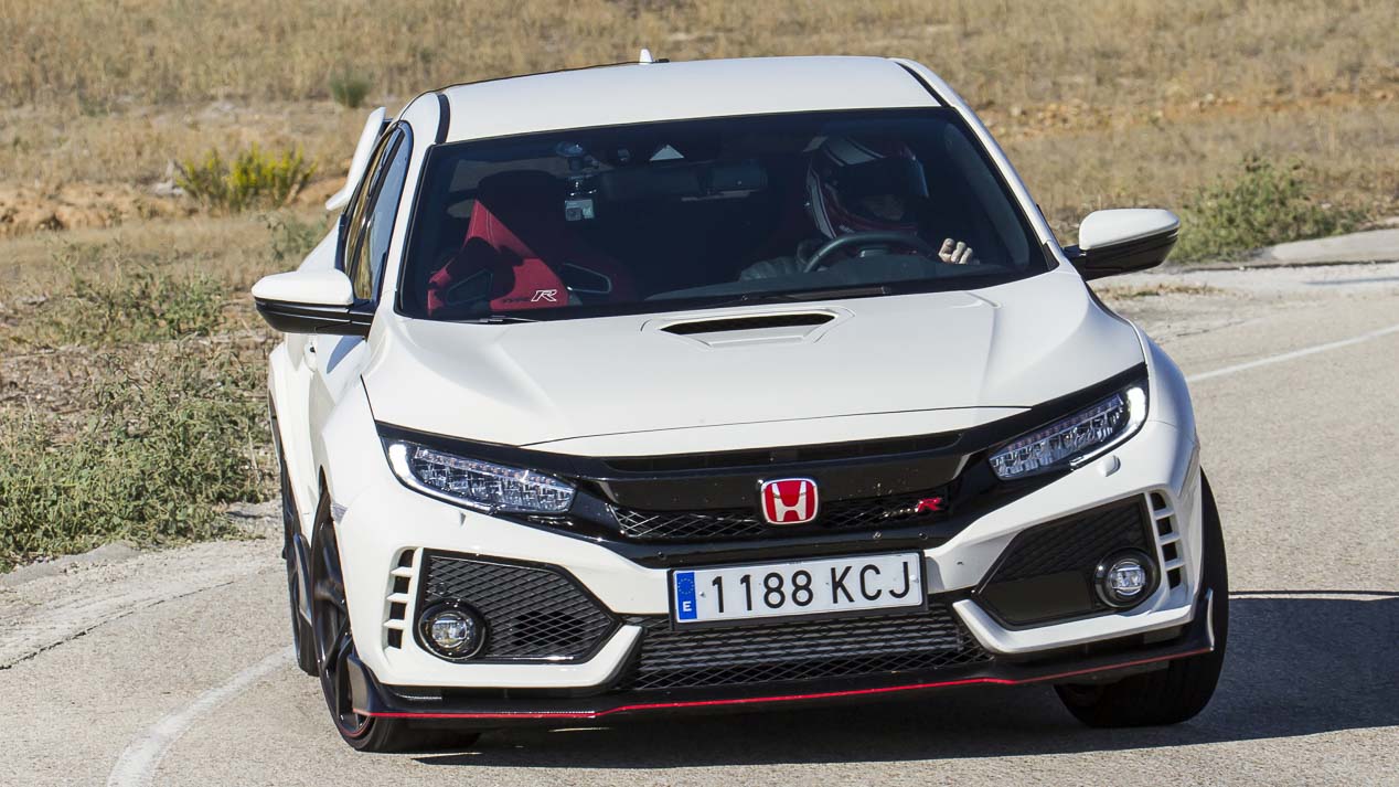 Ford Focus RS vs Honda Civic Type R: El compacto más rápido