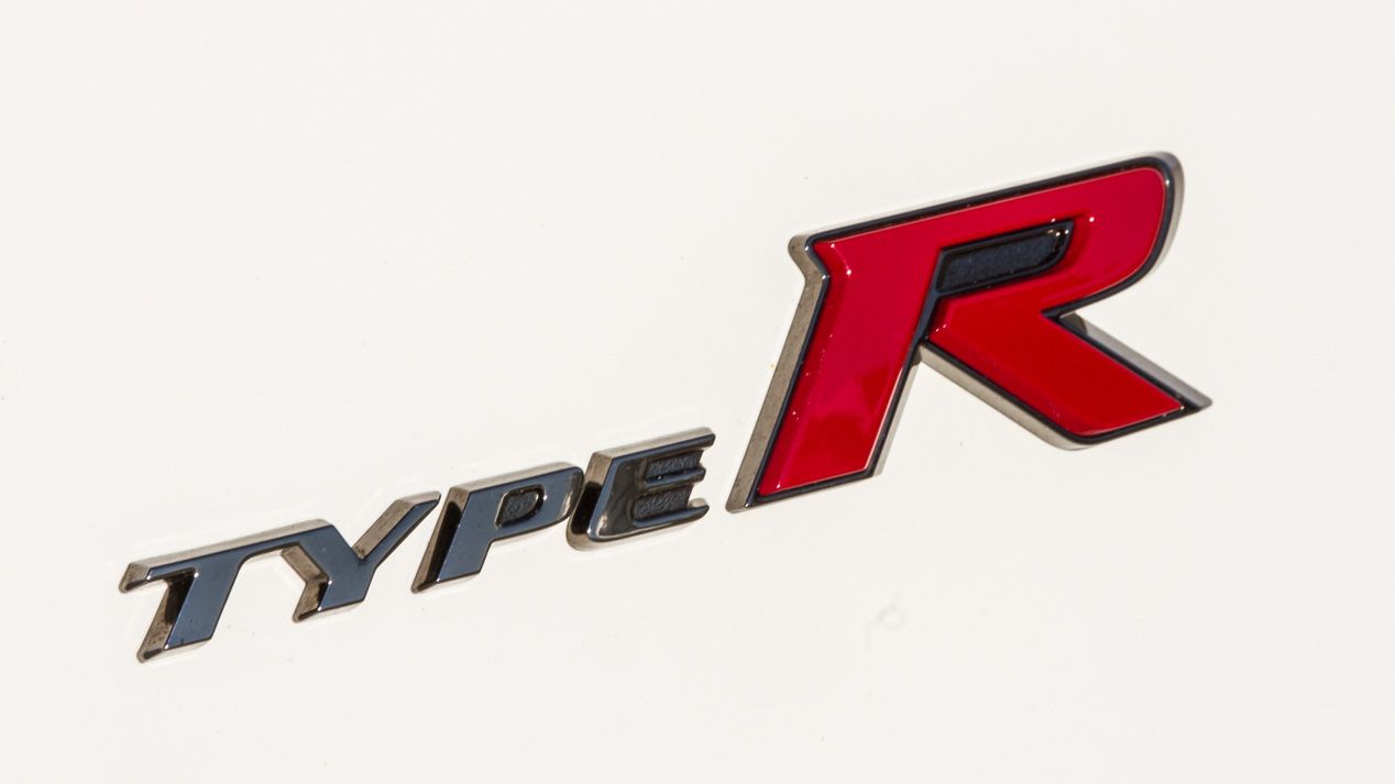 Ford Focus RS vs Honda Civic Type R: El compacto más rápido