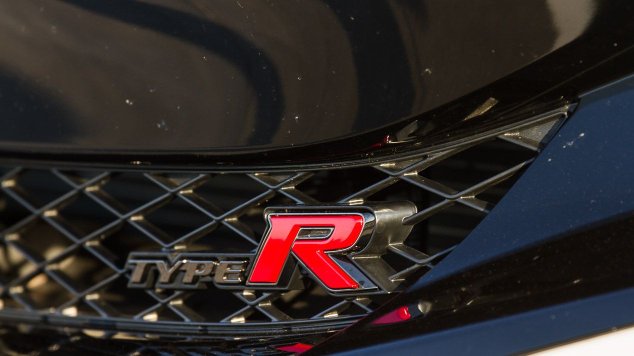 Ford Focus RS vs Honda Civic Type R: El compacto más rápido