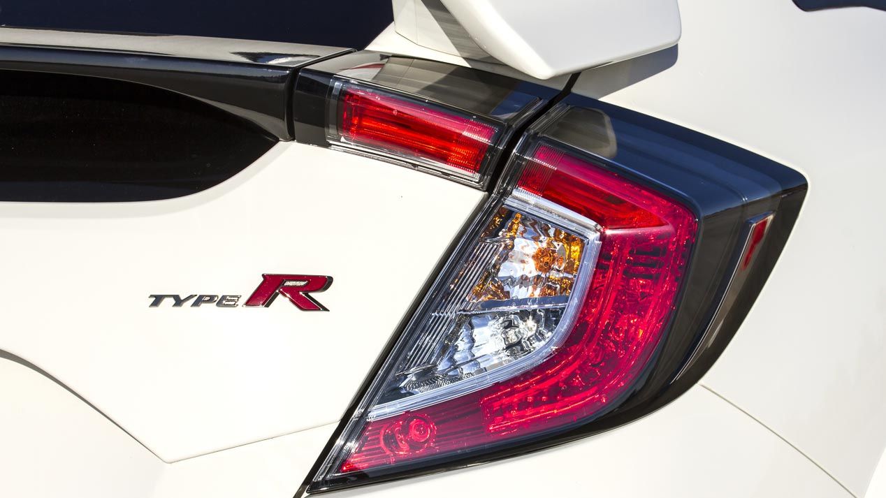 Ford Focus RS vs Honda Civic Type R: El compacto más rápido