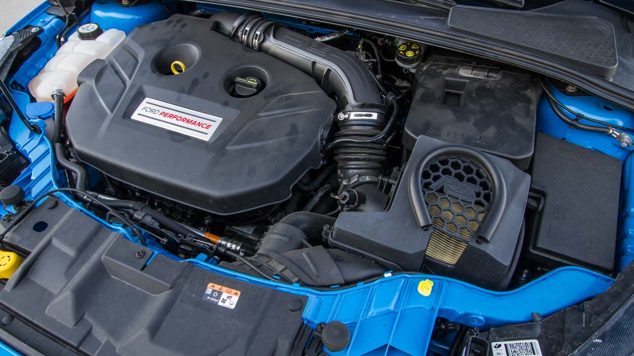 Ford Focus RS vs Honda Civic Type R: El compacto más rápido