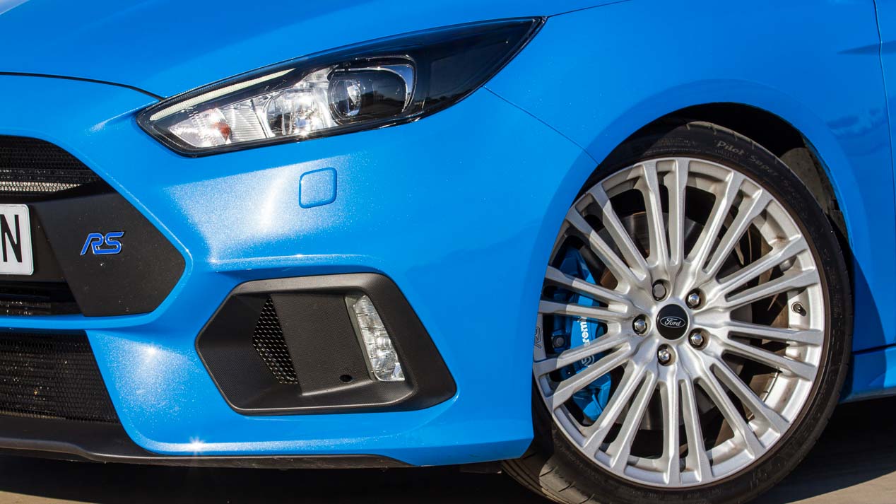 Ford Focus RS vs Honda Civic Type R: El compacto más rápido