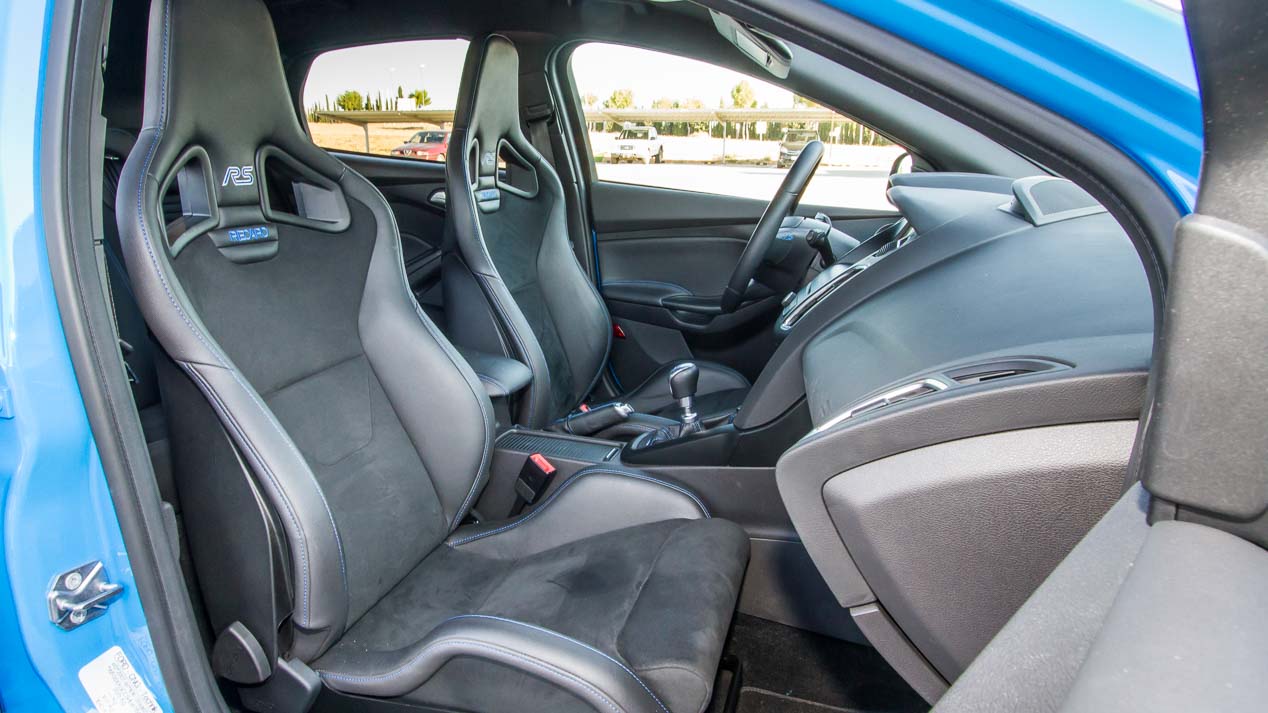Ford Focus RS vs Honda Civic Type R: El compacto más rápido