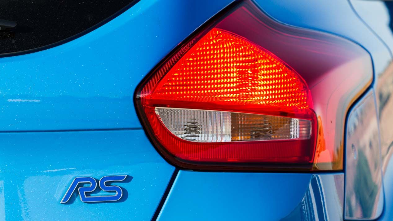 Ford Focus RS vs Honda Civic Type R: El compacto más rápido