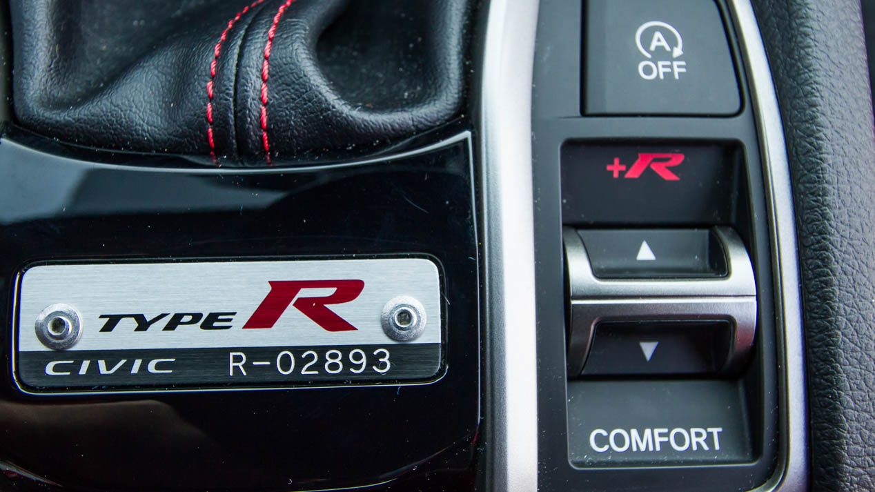 Ford Focus RS vs Honda Civic Type R: El compacto más rápido