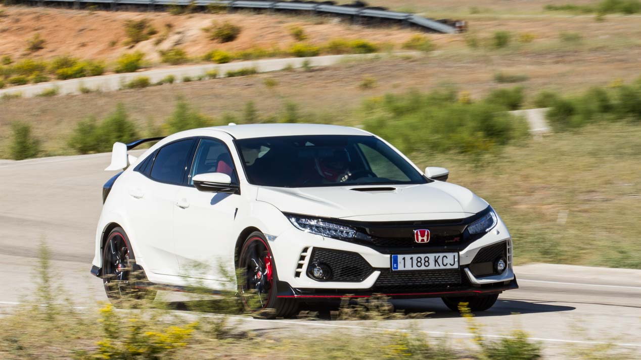 Ford Focus RS vs Honda Civic Type R: El compacto más rápido