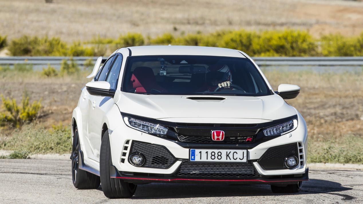 Ford Focus RS vs Honda Civic Type R: El compacto más rápido
