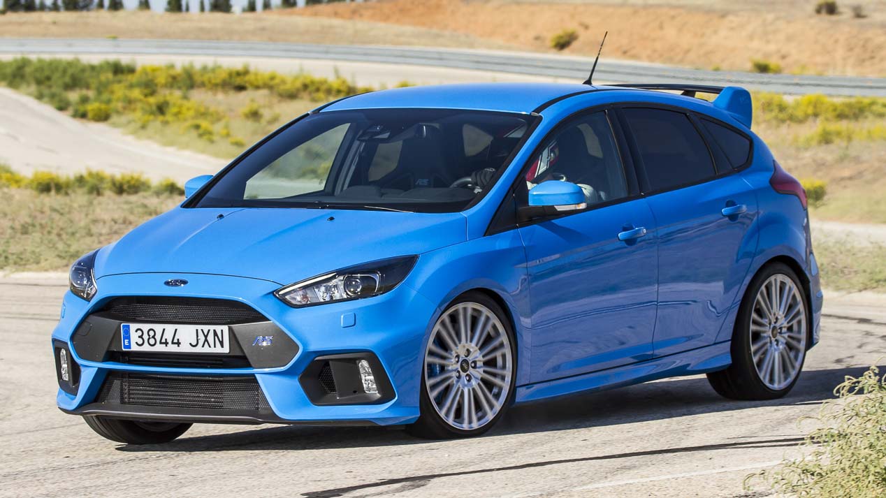 Ford Focus RS vs Honda Civic Type R: El compacto más rápido