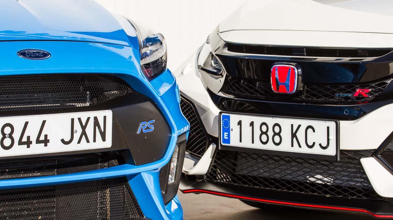 Ford Focus RS vs Honda Civic Type R: El compacto más rápido