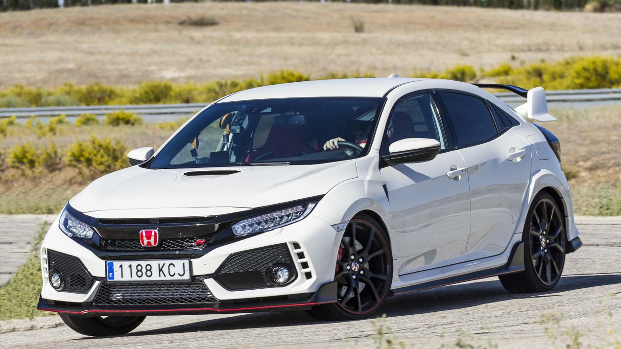 Ford Focus RS vs Honda Civic Type R: El compacto más rápido