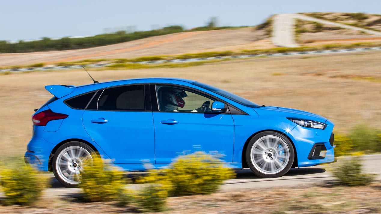 Ford Focus RS vs Honda Civic Type R: El compacto más rápido