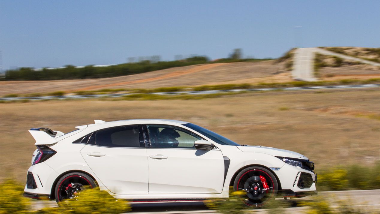 Ford Focus RS vs Honda Civic Type R: El compacto más rápido