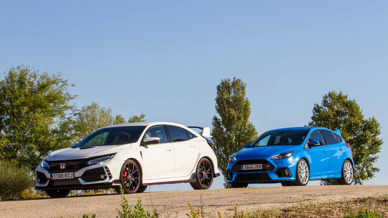 Ford Focus RS vs Honda Civic Type R: El compacto más rápido